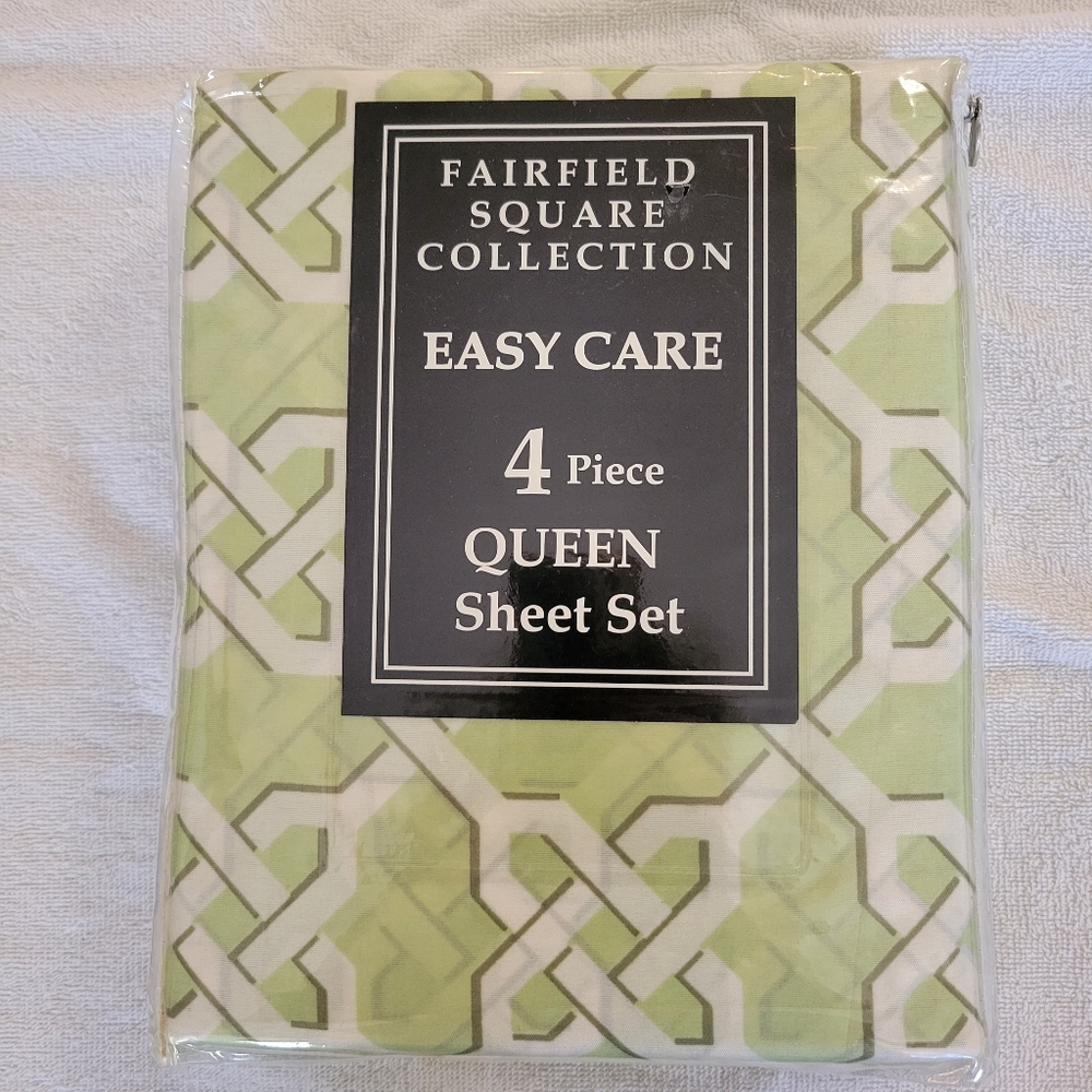 Fairfield Square Collection Queen Sheet Set in Spring Green and White